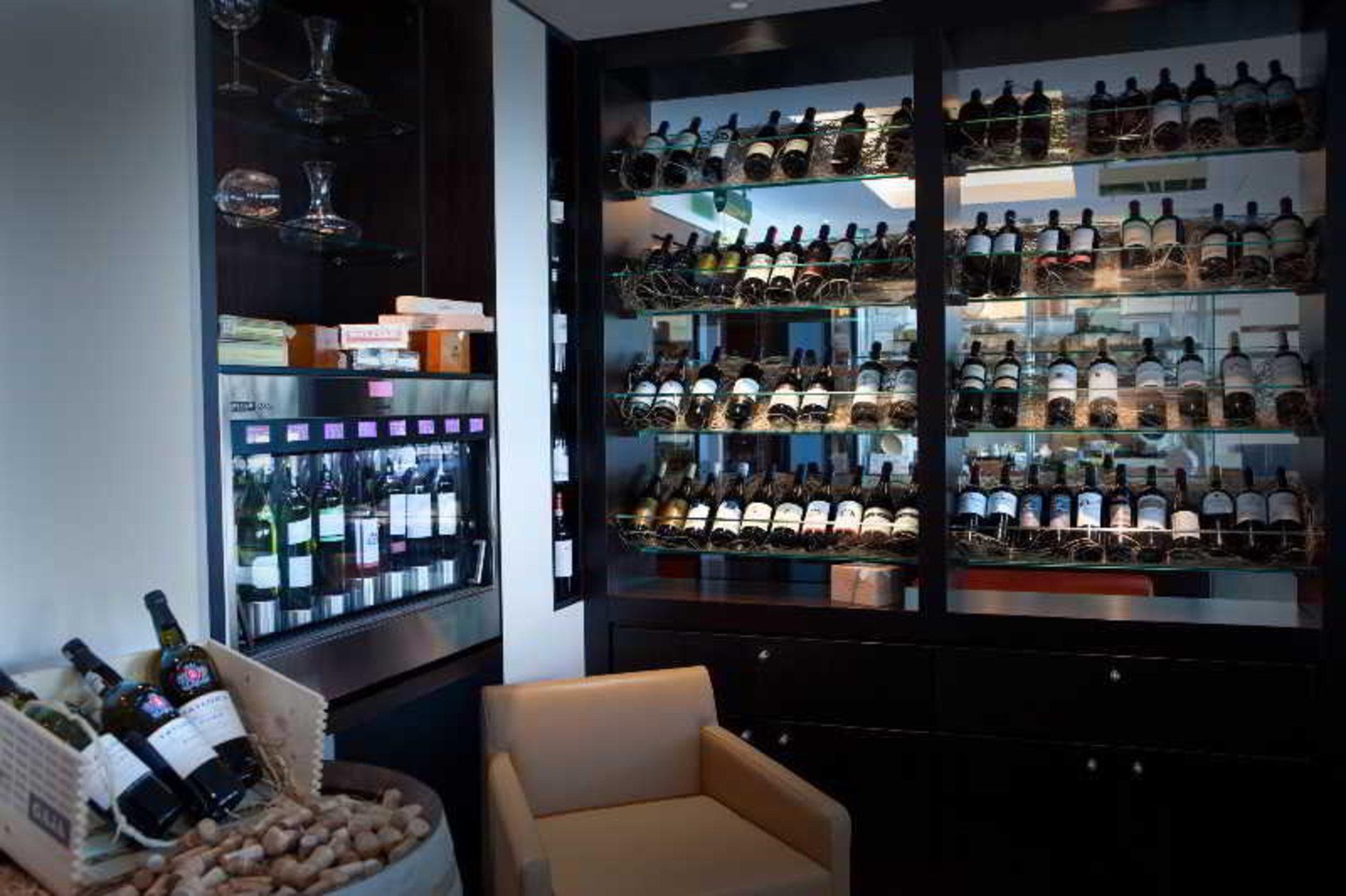 Ja Ocean View Hotel, Jumeirah Beach Dubai Esterno foto Wine cellar