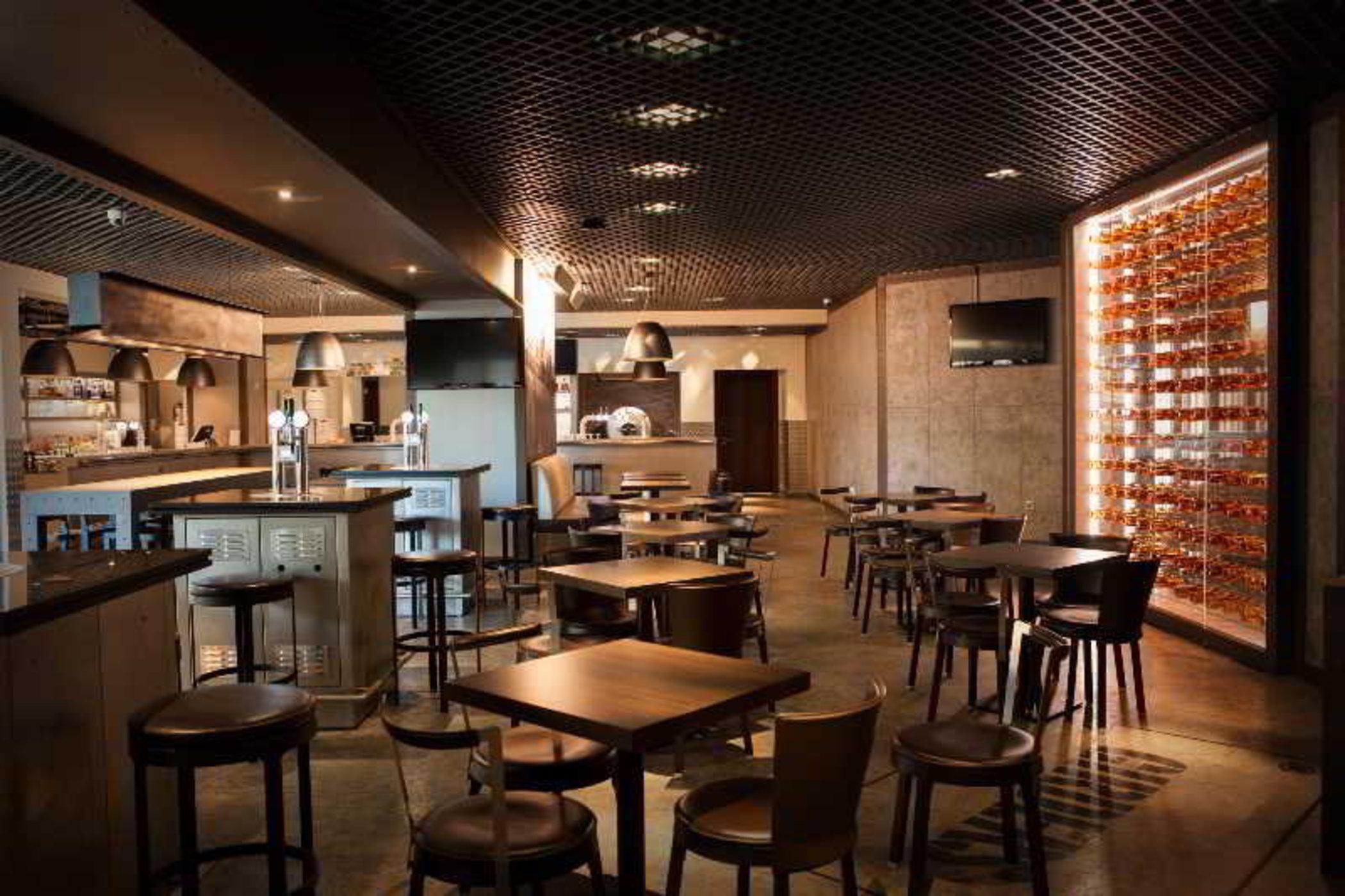 Ja Ocean View Hotel, Jumeirah Beach Dubai Esterno foto The interior of a typical restaurant
