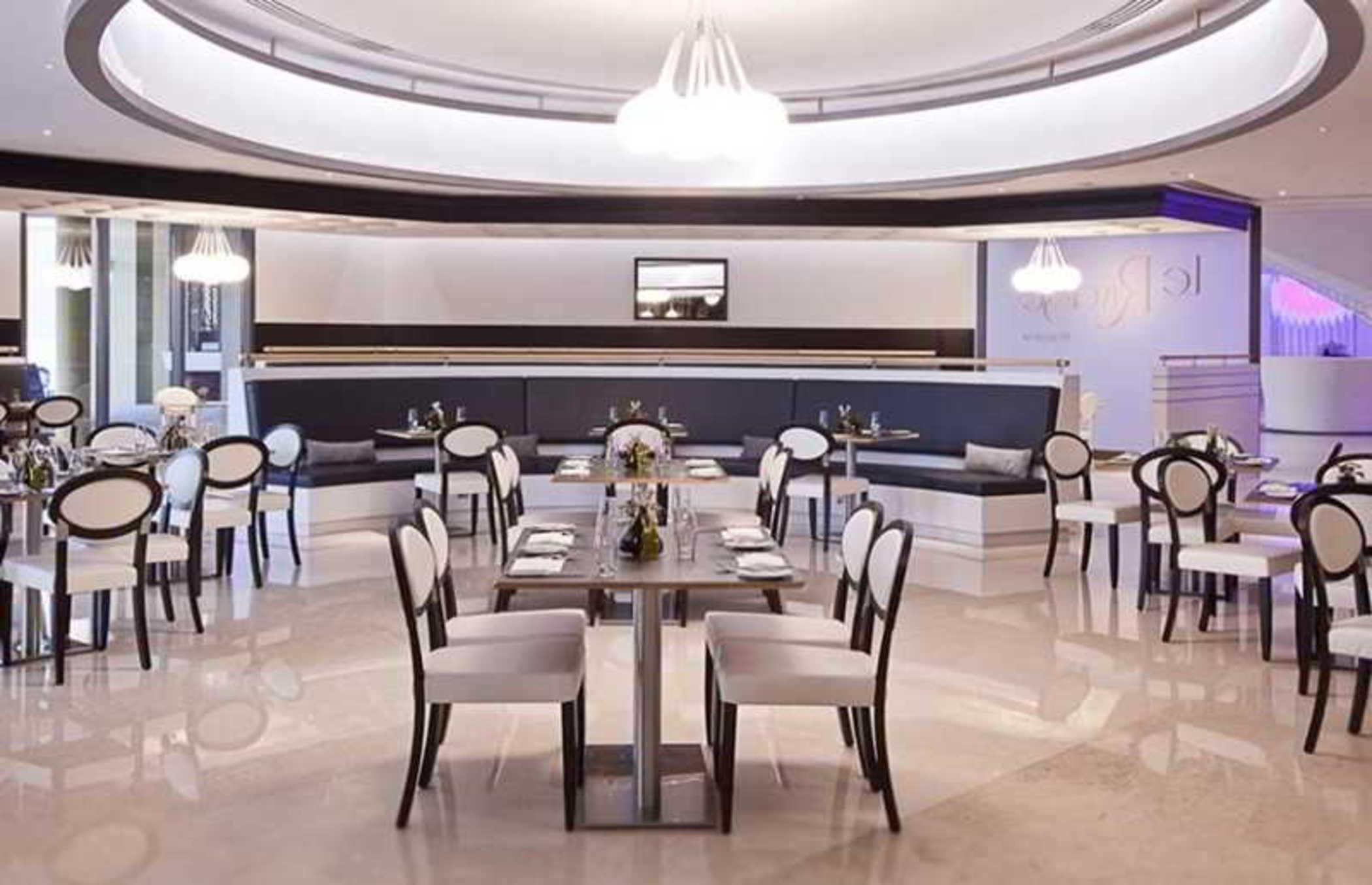 Ja Ocean View Hotel, Jumeirah Beach Dubai Esterno foto The restaurant