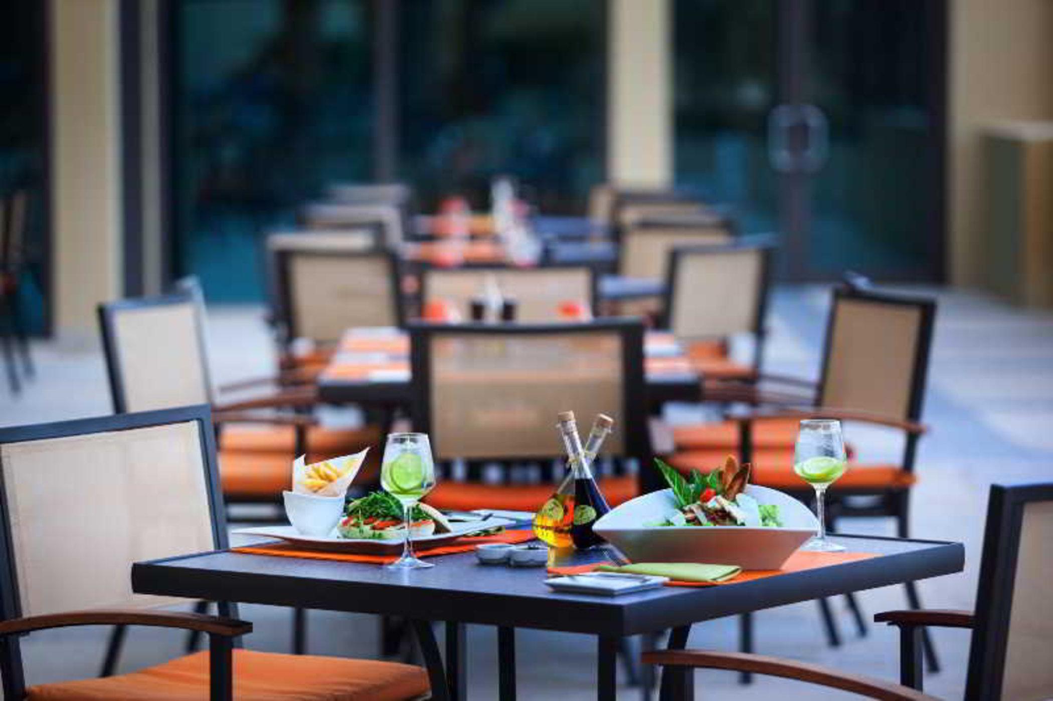 Ja Ocean View Hotel, Jumeirah Beach Dubai Esterno foto The restaurant at the hotel