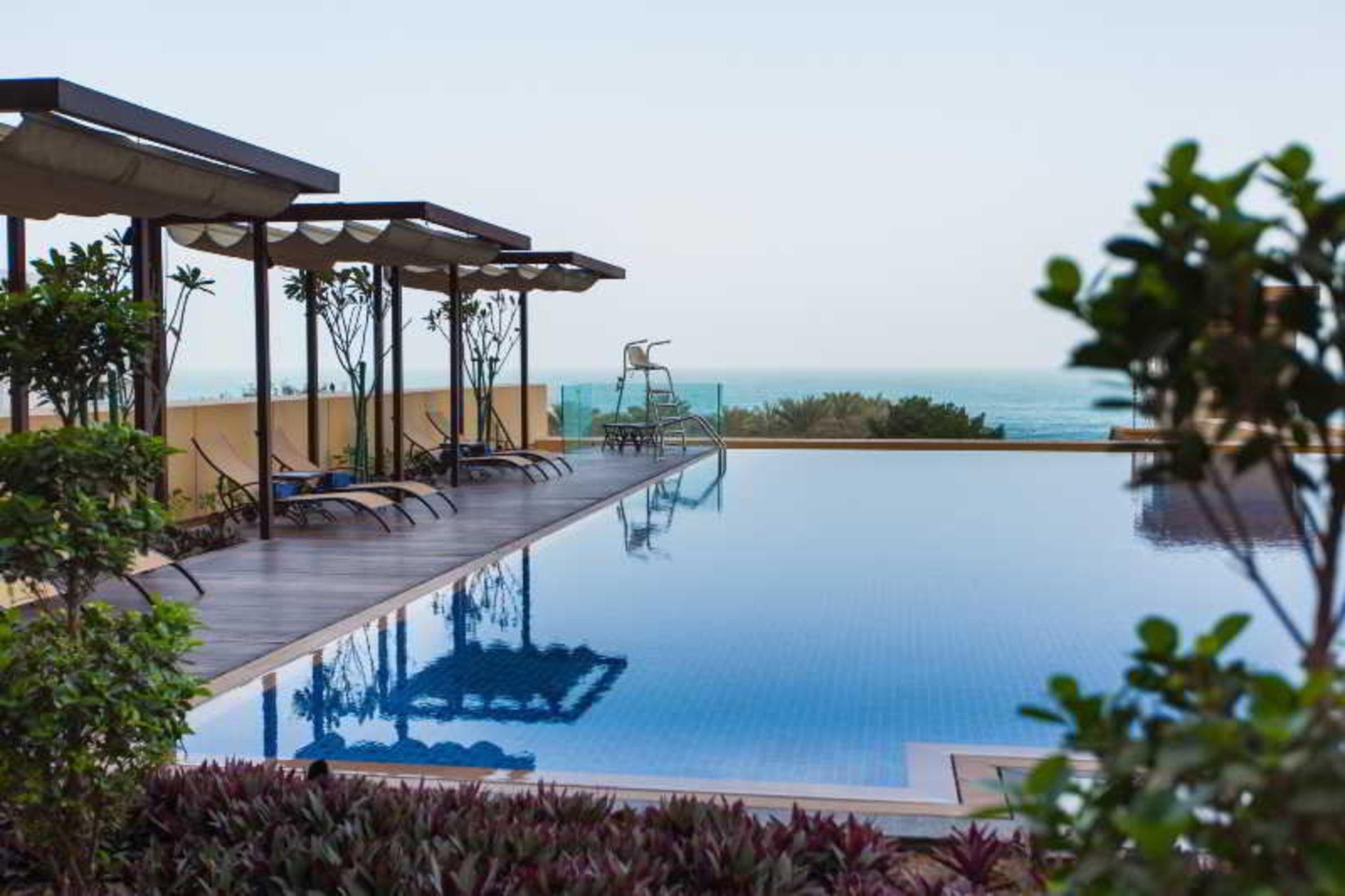 Ja Ocean View Hotel, Jumeirah Beach Dubai Esterno foto Infinity pool at the rooftop