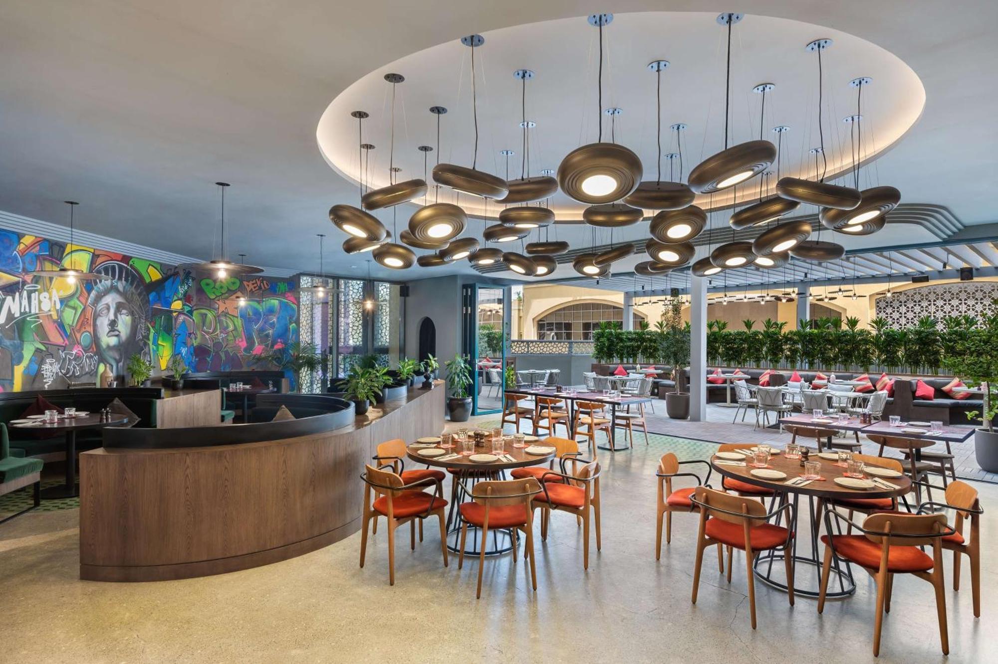 Ja Ocean View Hotel, Jumeirah Beach Dubai Esterno foto The restaurant