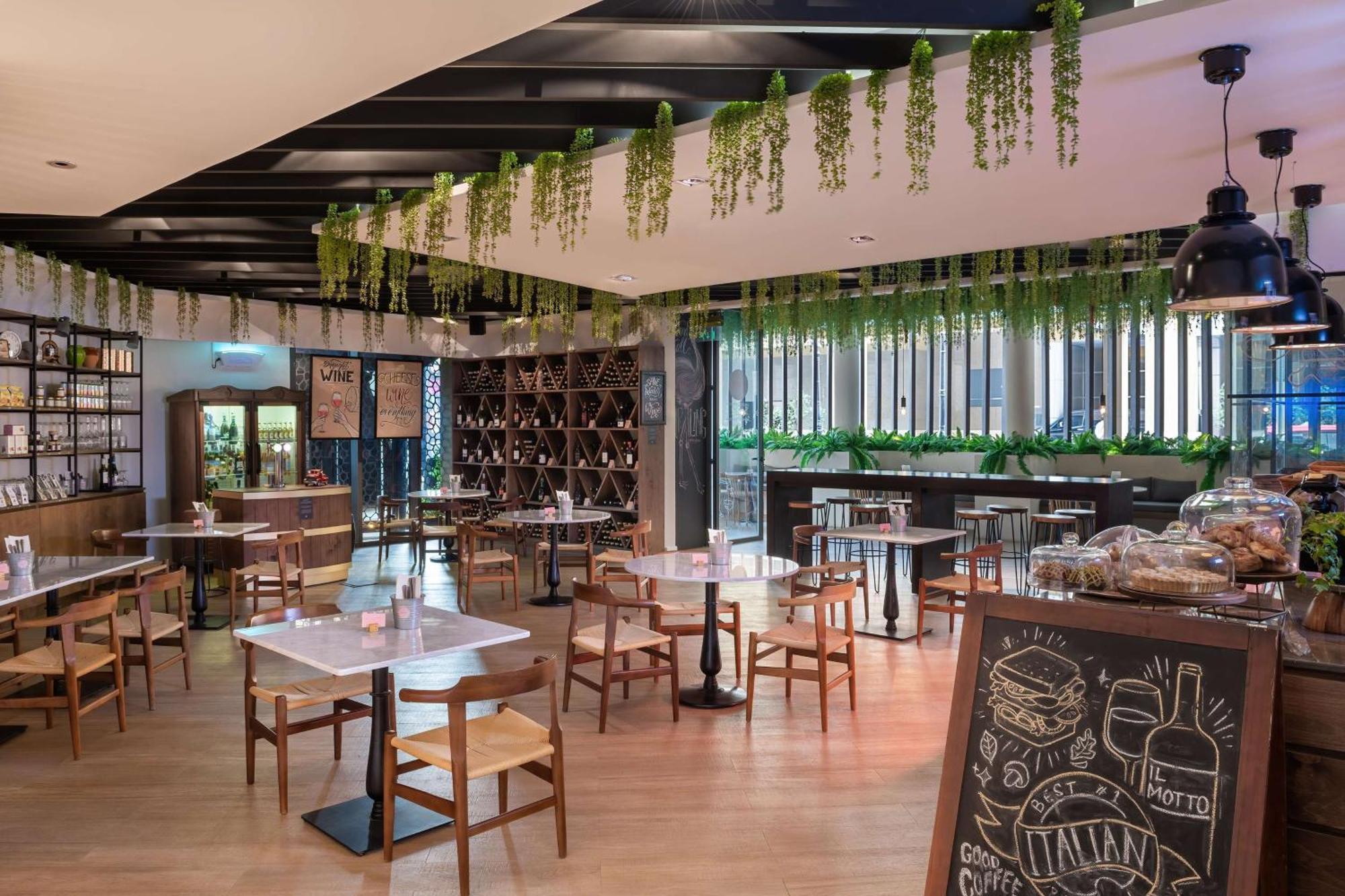 Ja Ocean View Hotel, Jumeirah Beach Dubai Esterno foto The interior of the restaurant