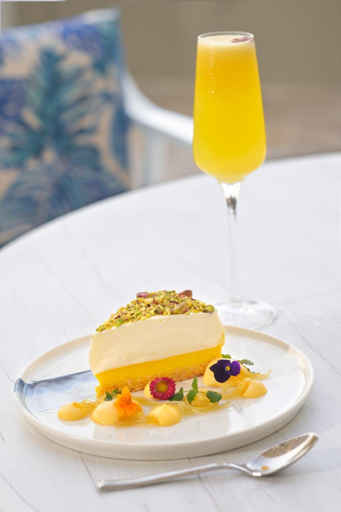 Ja Ocean View Hotel, Jumeirah Beach Dubai Esterno foto A lemon dessert